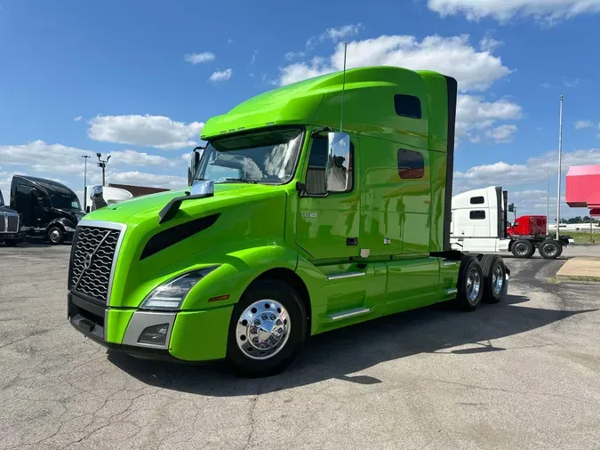 2023 VOLVO VNL64T760