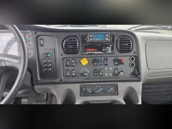 2021 FREIGHTLINER/MERCEDES M2 106