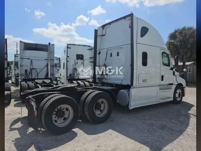 2020 FREIGHTLINER Cascadia 126