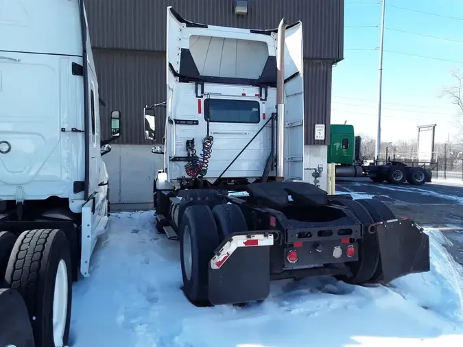 2017 VOLVO VNL42T 300