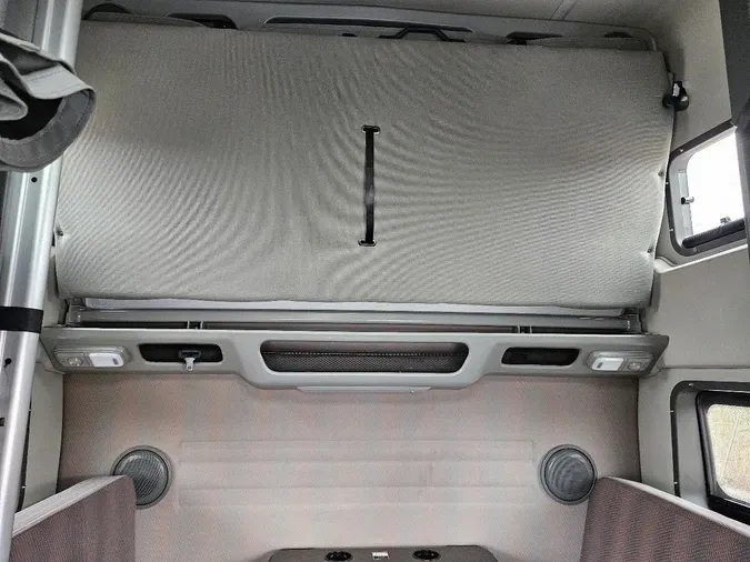 2025 VOLVO VNL64T860