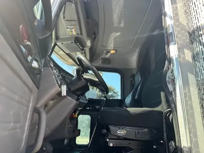 2021 Peterbilt 389