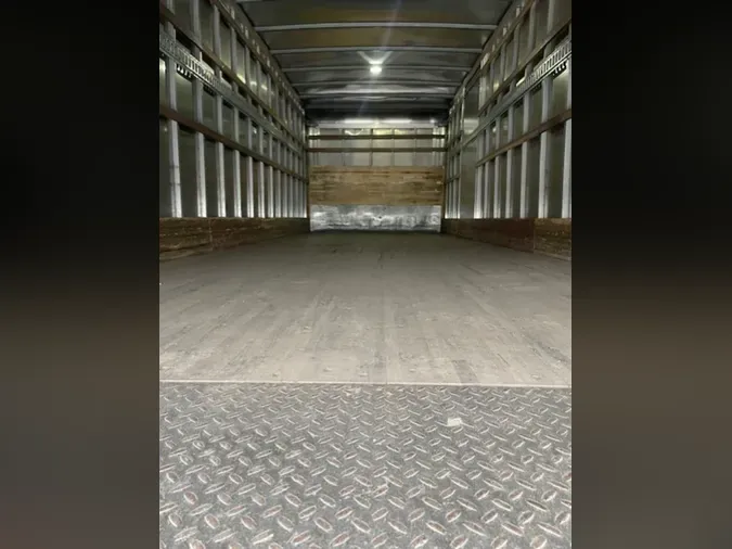 2018 FREIGHTLINER/MERCEDES M2 106