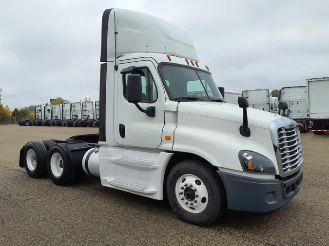 2017 FREIGHTLINER/MERCEDES CASCADIA 125