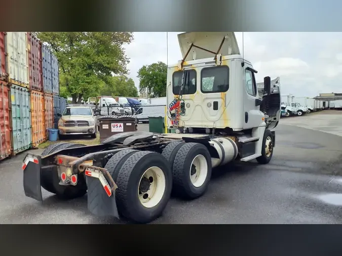 2017 FREIGHTLINER/MERCEDES CASCADIA 125