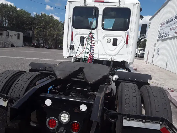 2015 FREIGHTLINER/MERCEDES CASCADIA 125