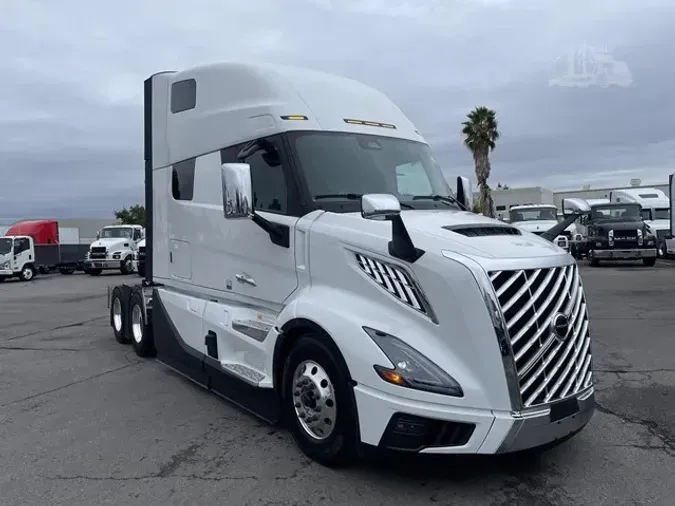 2025 VOLVO VNL64T860