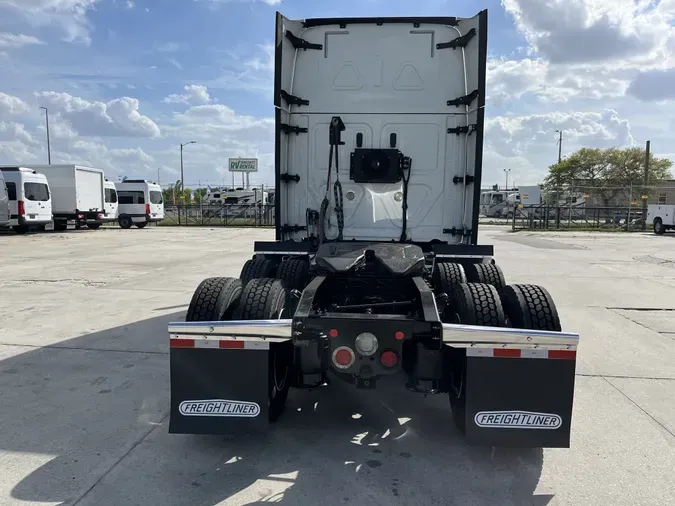 2018 Freightliner Cascadia 126