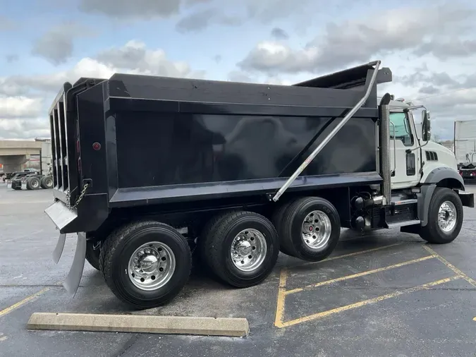 2023 Mack GR64B