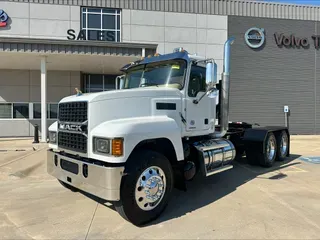 2022 MACK PI64T