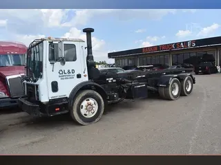 2001 MACK MR688S