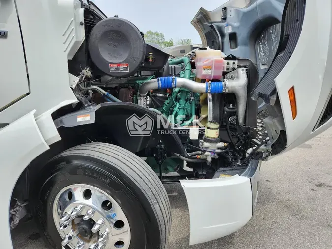2024 VOLVO VNL64T760