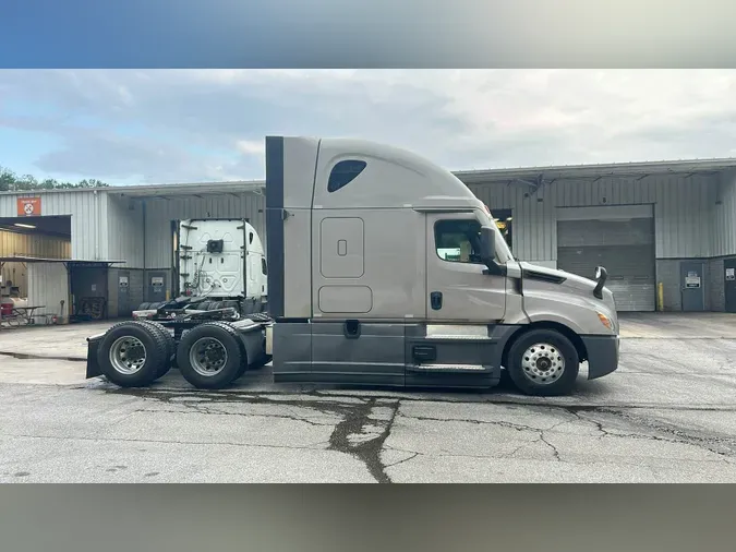 2021 Freightliner Cascadia 126