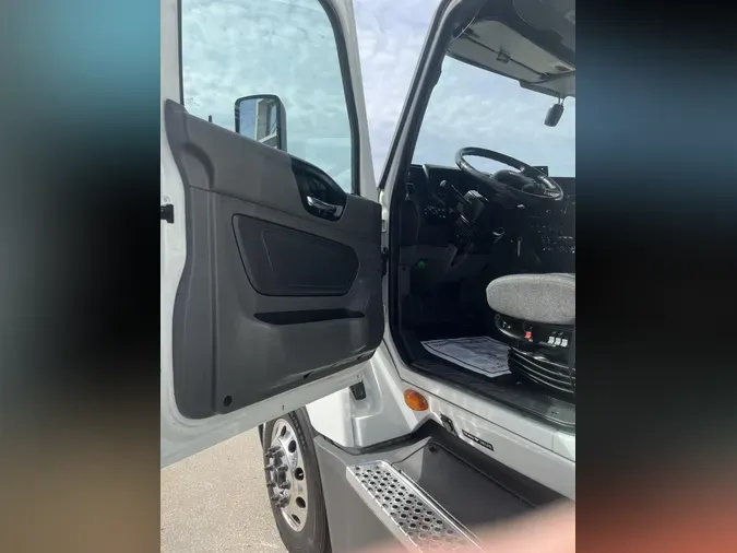 2022 International LT625