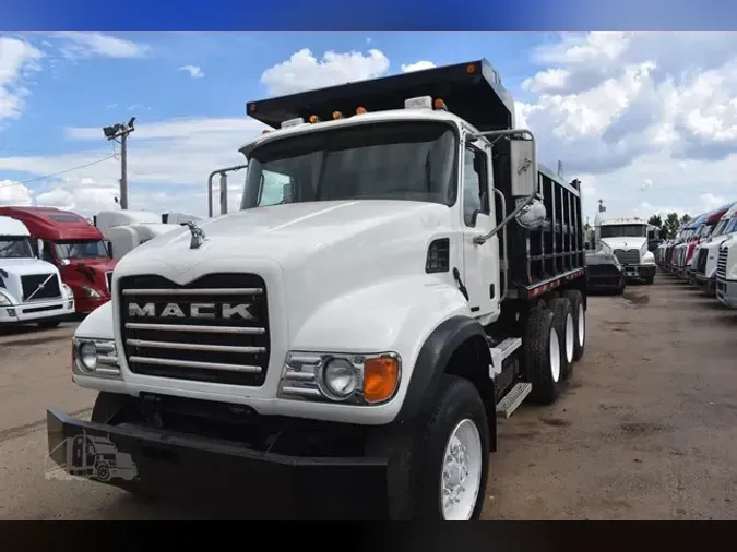 2004 MACK GRANITE CV713