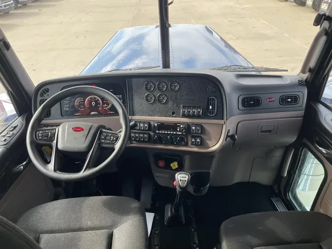 2023 Peterbilt 389