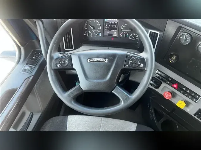 2019 FREIGHTLINER CA126