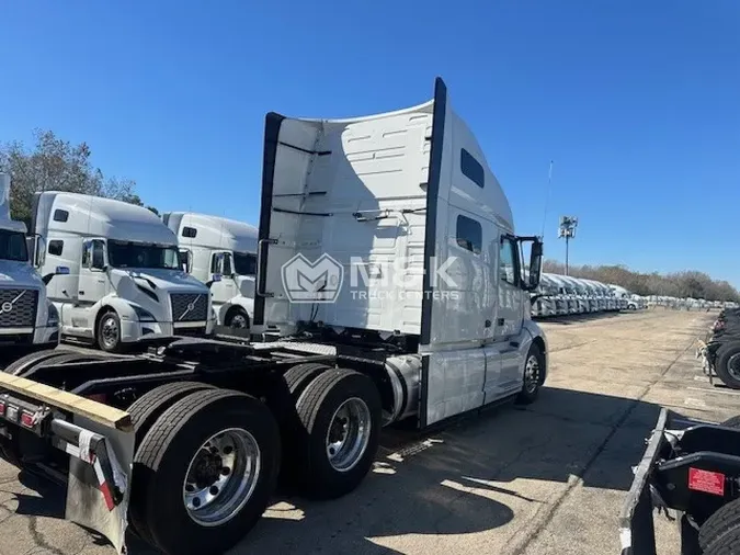 2025 VOLVO VNL64T760