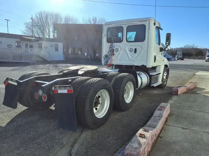 2018 FREIGHTLINER/MERCEDES CASCADIA 125