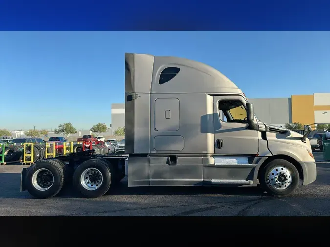 2020 Freightliner Cascadia 126