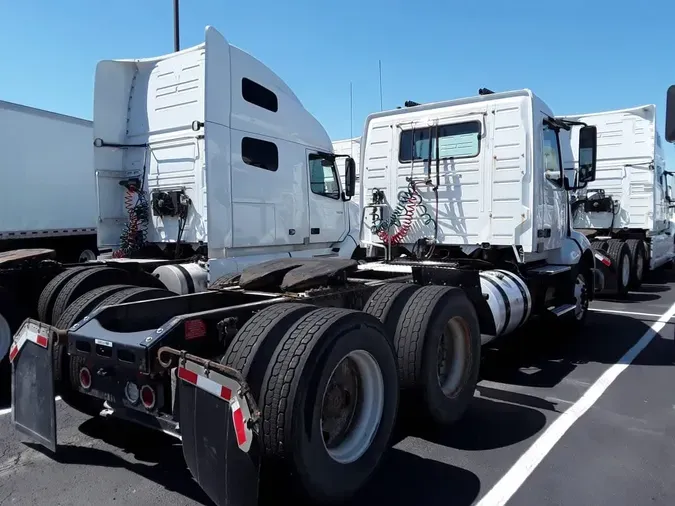 2019 VOLVO VNL64T-300