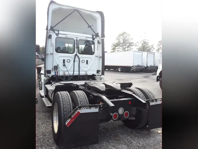 2018 FREIGHTLINER/MERCEDES CASCADIA 113