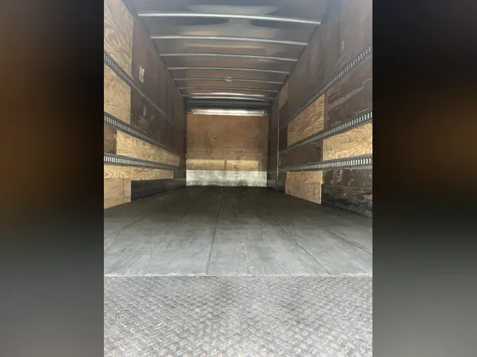2018 FREIGHTLINER M2 106