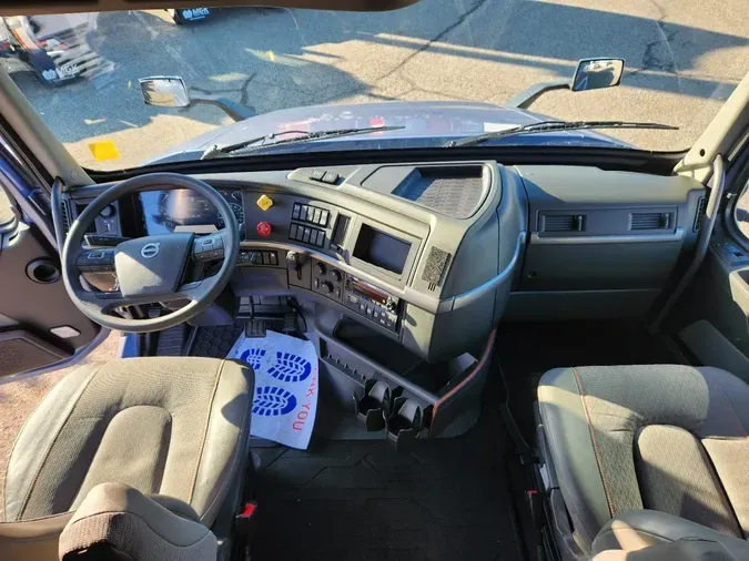 2023 VOLVO VNL64T760