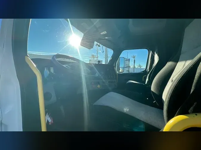 2021 FREIGHTLINER CA126