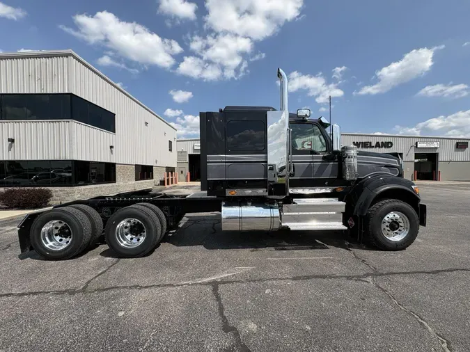 2027 International HX520 SLEEPER