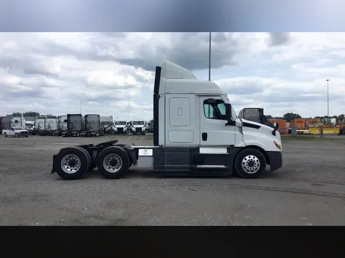 2021 Freightliner Cascadia 1268aea7912145704bb5a1217a0e8c4fd35