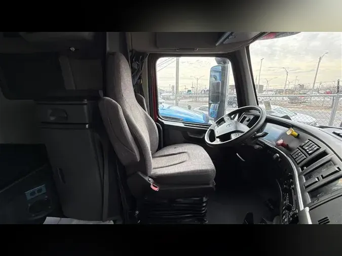 2021 VOLVO VNL760