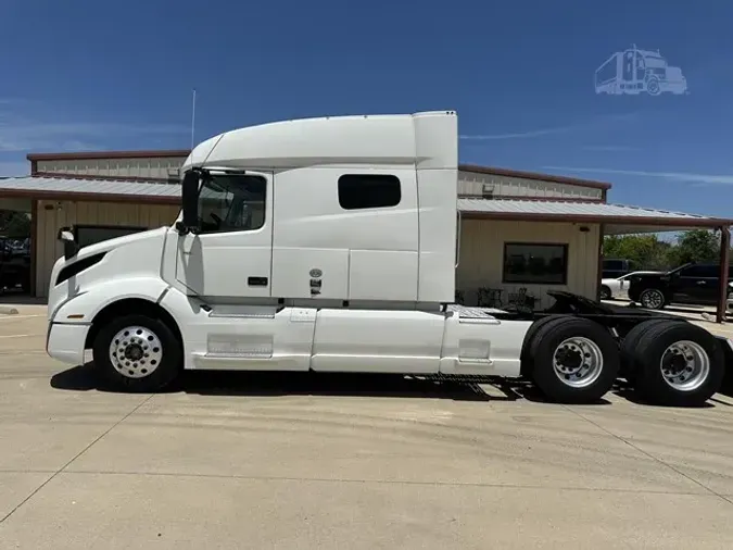 2021 VOLVO VNL64T740