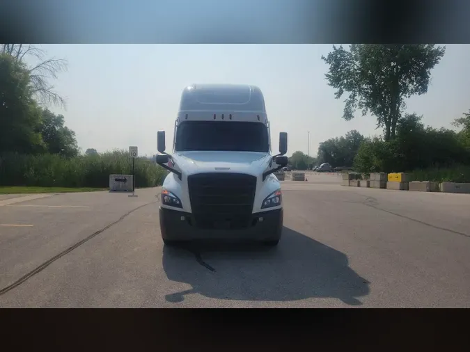 2021 Freightliner Cascadia 126