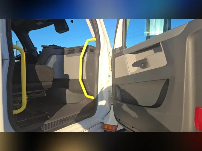 2022 Freightliner Cascadia 1268af6404ad3caf98f3d247db4c9989a30