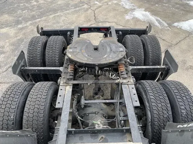 2023 Volvo VNR64T400