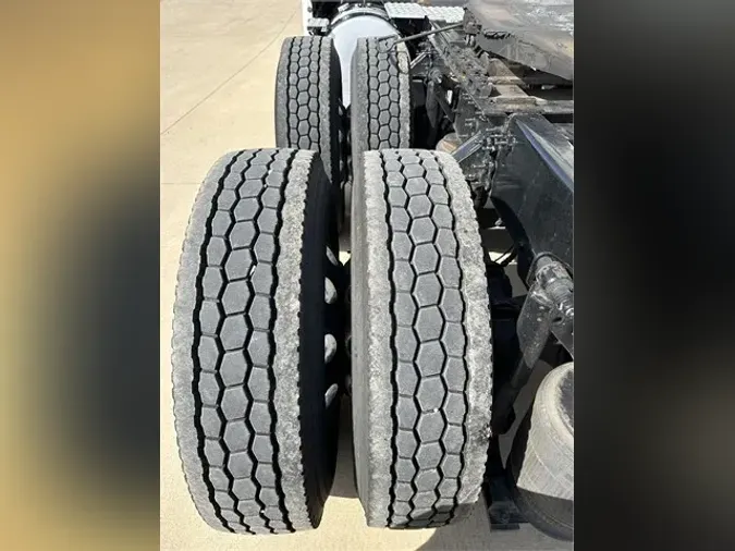 2020 VOLVO VNL64T760
