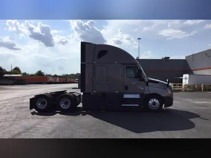 2025 Freightliner Cascadia 126