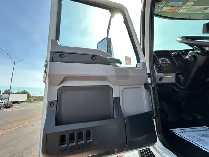 2023 MACK AN64T