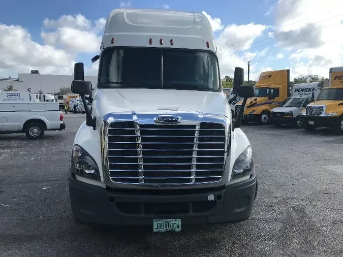 2019 Freightliner X12564ST