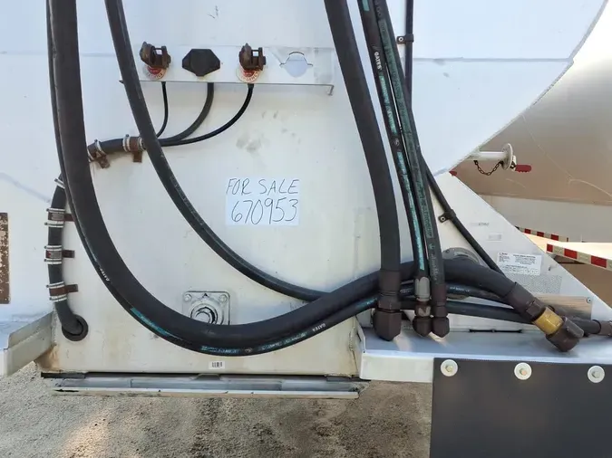 2016 LEDWELL BODY CO 40' TANKER