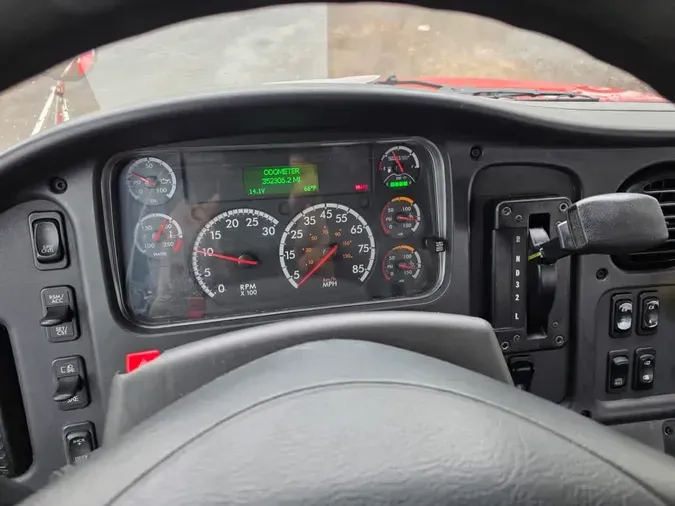 2018 FREIGHTLINER M2 106