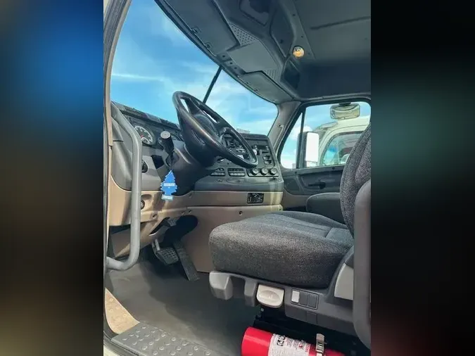 2018 Freightliner Cascadia8b081b253e2c734472fb48075d017979