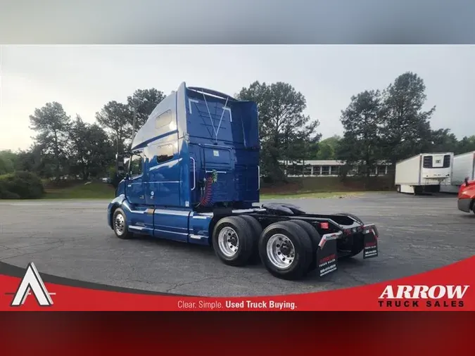 2023 VOLVO VNL760