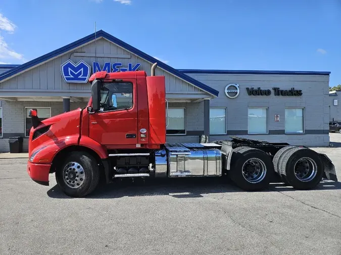 2019 VOLVO VNR64T300