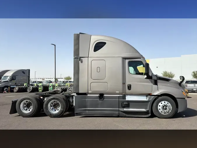 2025 Freightliner Cascadia 126