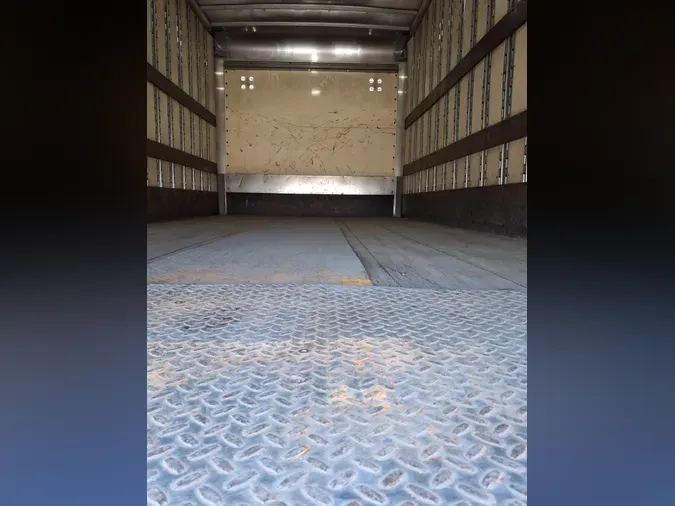 2017 FREIGHTLINER/MERCEDES M2 106