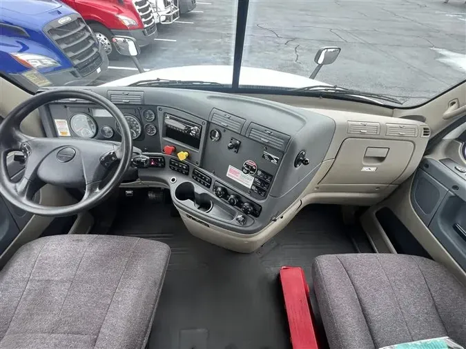 2018 FREIGHTLINER CA12562DC