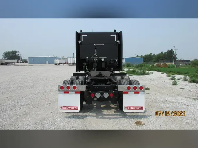 2023 Kenworth W990
