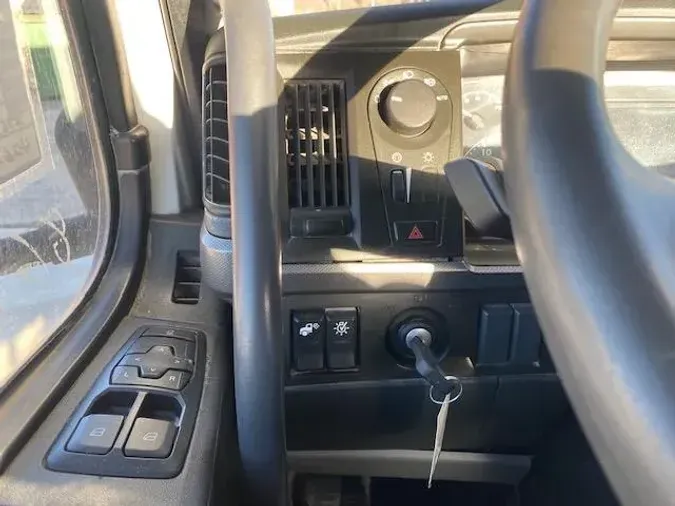 2021 Volvo VNR64T300